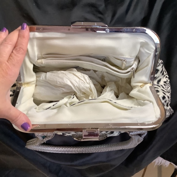 EUC animal leopard cheetah black/white shoulder bag beauty - Picture 8 of 17